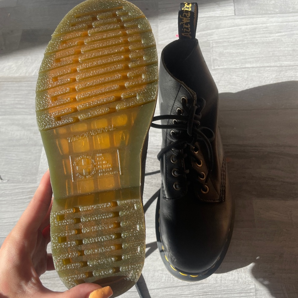 Dr. Martens 1460 Pascal boots